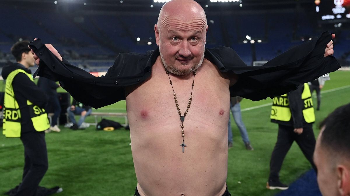 Pánové, svlékáme se. Jak se vyrábí fotbalový zázrak?